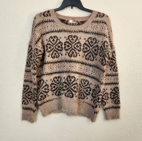 Amichi Fuzzy Sweater - Picture 1 of 10